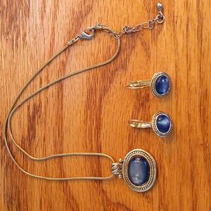 Vintage Kenneth Cole necklace n earring set.